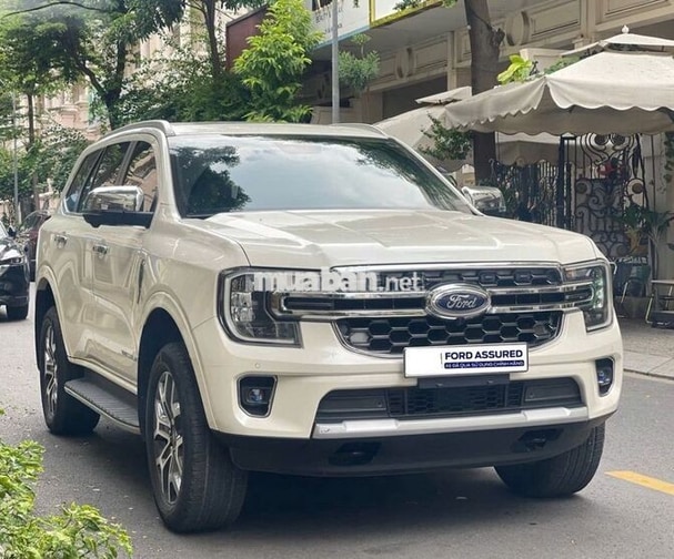 Ford Everest 2024 Titanium Trắng