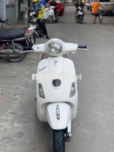 Piaggio Vespa LX 125 màu trắng xe đẹp