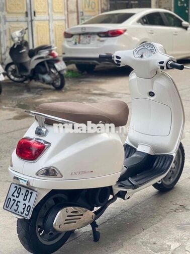 Piaggio Vespa LX 125 màu trắng xe đẹp
