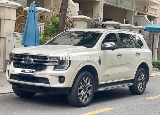 Ford Everest 2024 Titanium Trắng