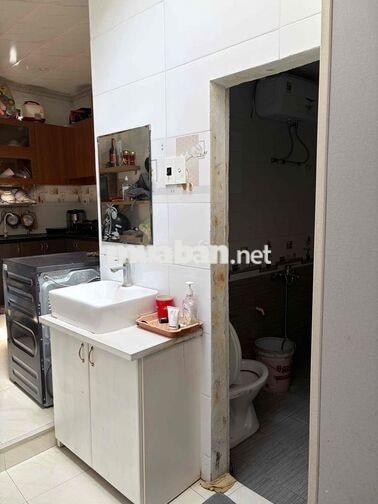 cho thuê nguyên căn mặt tiền 414 Âu Cơ
