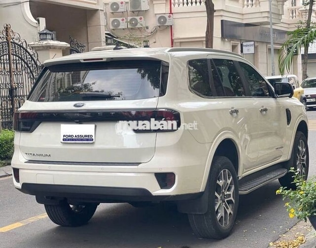 Ford Everest 2024 Titanium Trắng