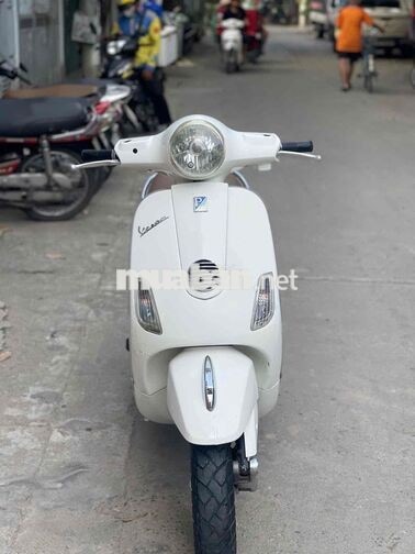 Piaggio Vespa LX 125 màu trắng xe đẹp