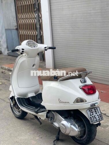 Piaggio Vespa LX 125 màu trắng xe đẹp