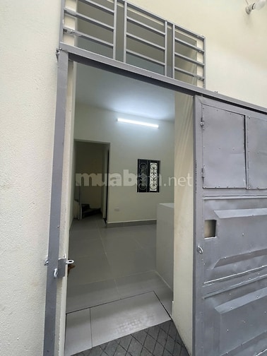 Cho thuê nhà 2 tầng ở khu tập thể Trường Xiếc, 128 đường Hồ Tùng Mậu