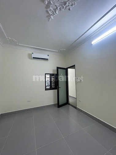 Cho thuê nhà 2 tầng ở khu tập thể Trường Xiếc, 128 đường Hồ Tùng Mậu
