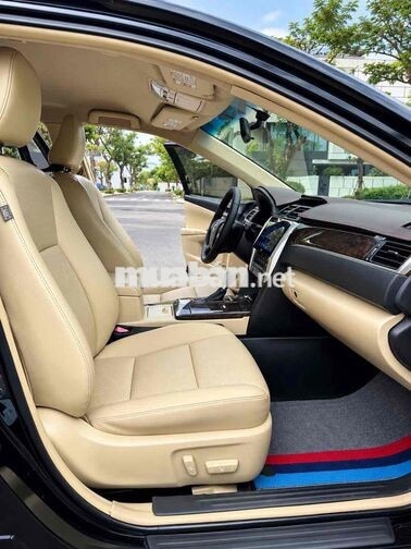 Toyota Camry, gia đình mình đang sử dụng