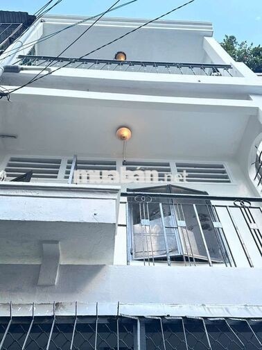 nha thuê 686/70/2 cách mạng tháng 8 4 tầng 3pn 3wc giá 11 triêu