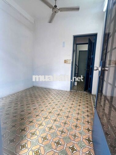 nha thuê 686/70/2 cách mạng tháng 8 4 tầng 3pn 3wc giá 11 triêu