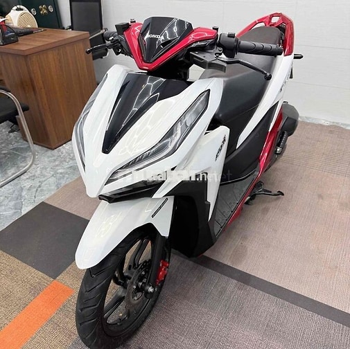 Honda Vario 150 2023 7000 km trắng đỏ odo lướt