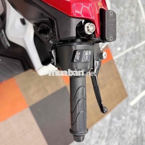 Honda Vario 150 2023 7000 km trắng đỏ odo lướt