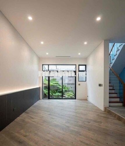 Nhà 3 Lầu 6x15 mặt tiền đường số Tân Quy Đông