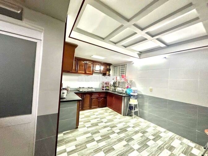 Nhà hẻm 2 xe hơi P14 dt 6x13m lững 2 lầu 4pn có wc trong full NT