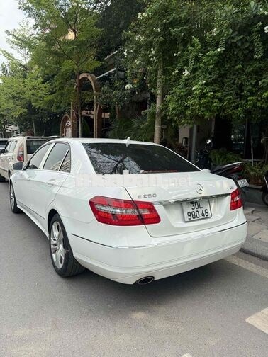Mercedes-Benz E 250 Tự động Trắng