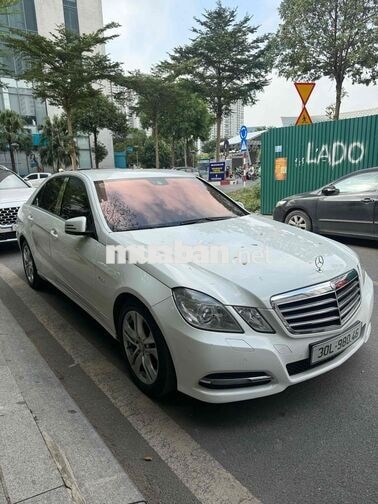 Mercedes-Benz E 250 Tự động Trắng
