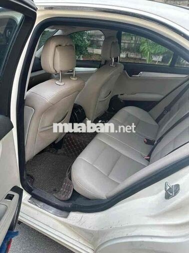 Mercedes-Benz C200 Tự động trắng 5 chỗ