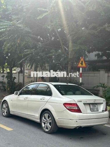 Mercedes-Benz C200 Tự động trắng 5 chỗ