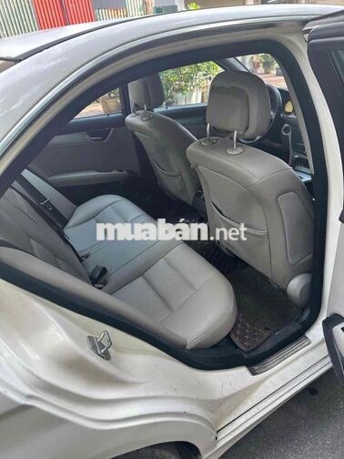 Mercedes-Benz C200 Tự động trắng 5 chỗ