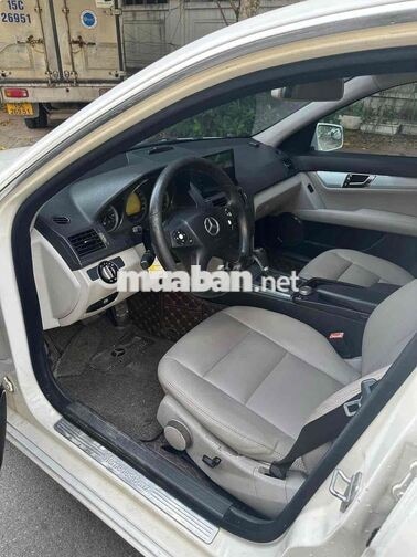 Mercedes-Benz C200 Tự động trắng 5 chỗ