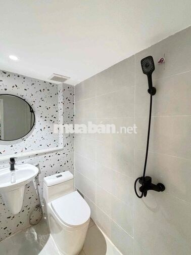 CHO THUÊ STUDIO BAN CÔNG - NGAY NGÃ TƯ 4 xã - GIÁ SIÊU RẺ