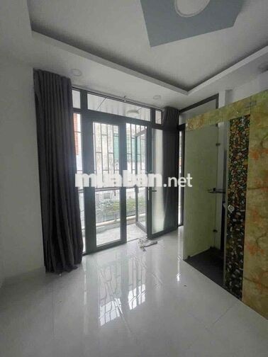 Cho thuê nhà ngay trung tâm Q5 hẻm đẹp