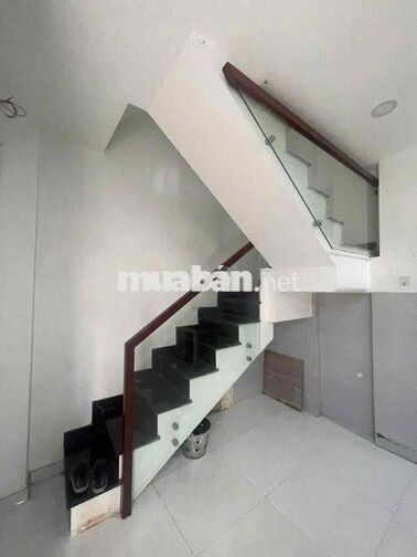 Cho thuê nhà ngay trung tâm Q5 hẻm đẹp
