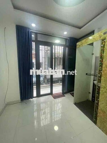 Cho thuê nhà ngay trung tâm Q5 hẻm đẹp