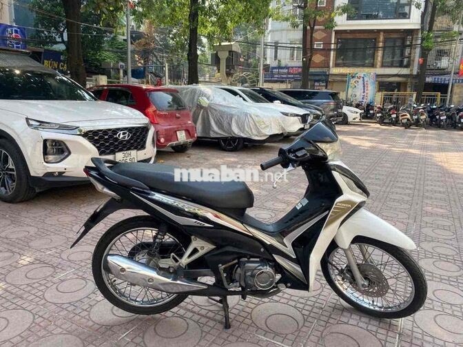 Honda Wave RSX 110 màu trắng đen
