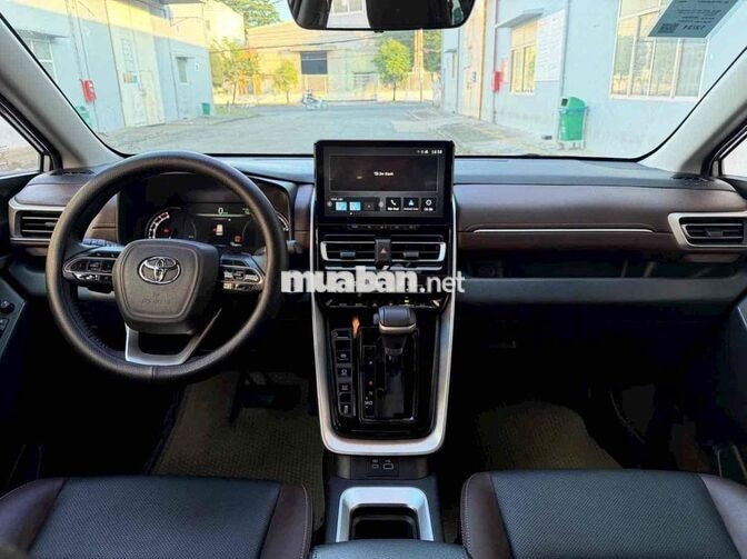 Toyota Innova Cross 2024 2.0V 90000 km Nâu