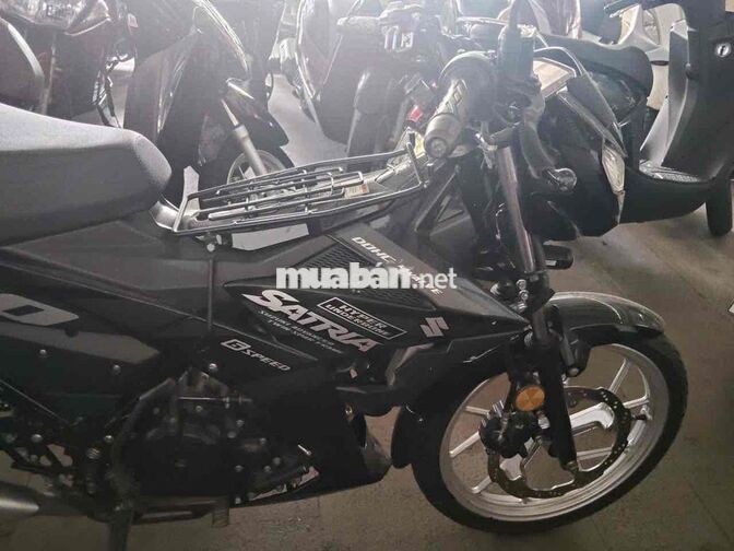 Suzuki Satria F150 150cc màu đen
