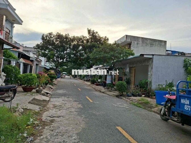 bán đất liền kề kcn Long Hậu 95m2 giá 2 tỷ 3