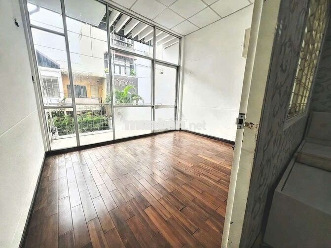 Nhà Hẻm 4.5m - 4pn- Rộng 4x18 Kinh doanh Ở Trần Hữu Trang