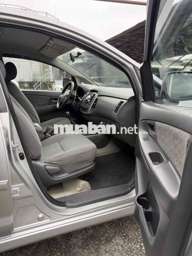 Toyota Innova 2012 Bạc