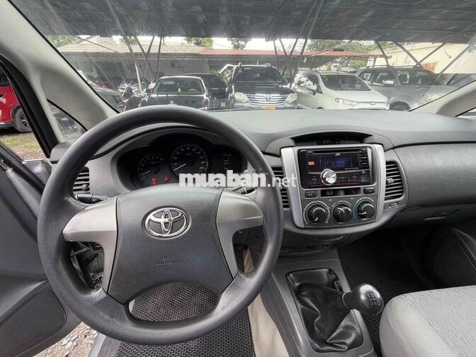 Toyota Innova 2012 Bạc
