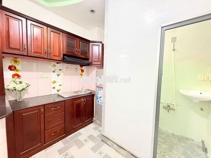 Phòng tách bếp ngay hẻm 3 Thành Thái - Tầng 1 Free xe - Siêu Hiếm