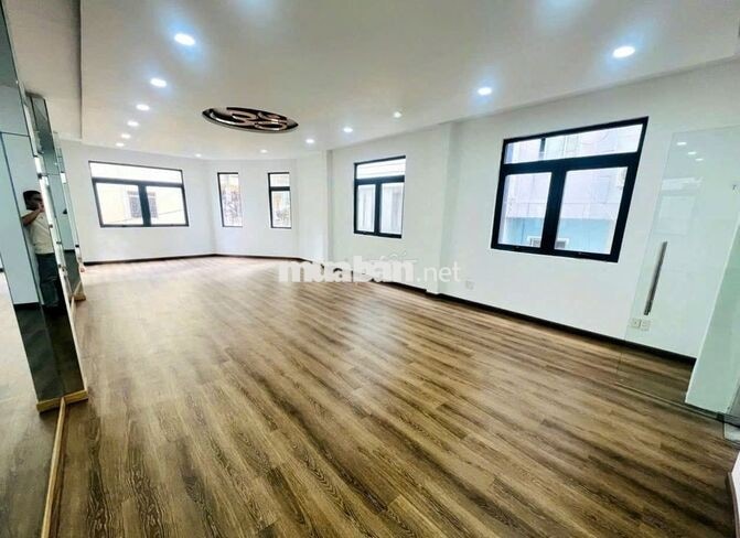 Cho thuê nhà góc 2MT 260A Nguyễn Thái Bình P.12 Q.Tân Bình