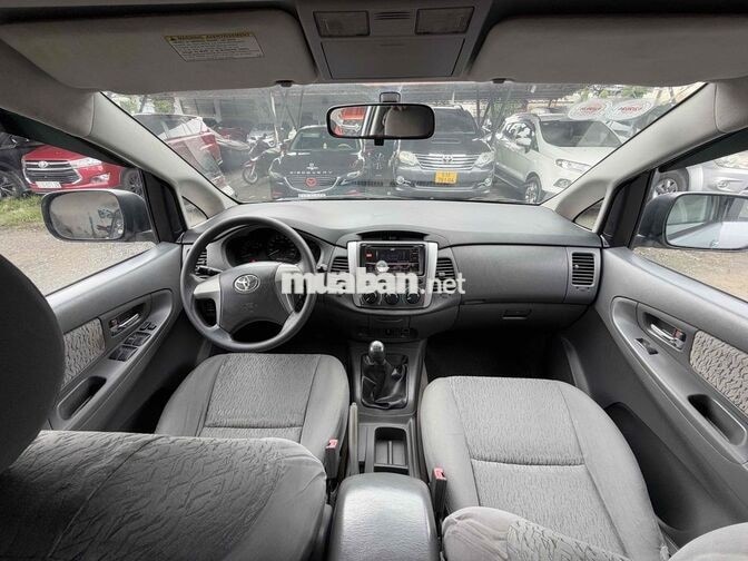 Toyota Innova 2012 Bạc
