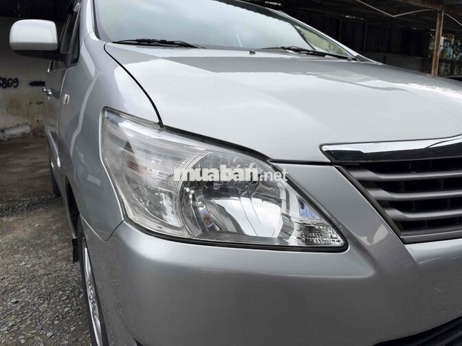 Toyota Innova 2012 Bạc