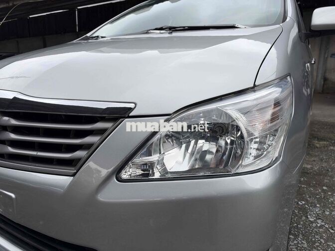 Toyota Innova 2012 Bạc