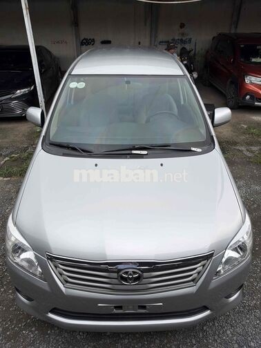 Toyota Innova 2012 Bạc