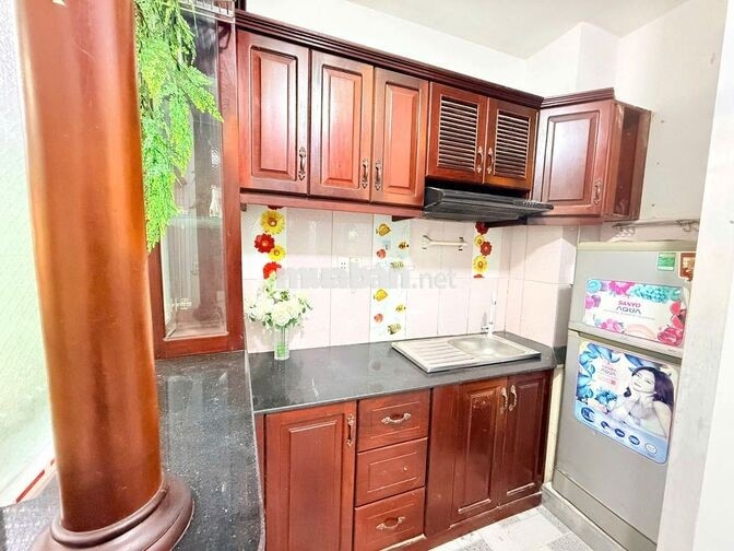 Phòng tách bếp ngay hẻm 3 Thành Thái - Tầng 1 Free xe - Siêu Hiếm