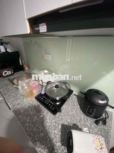 Phòng Địa chỉ: 102/20 Pháo Đài Láng, Hà Nội. Giá thuê:  Trục ngoài có