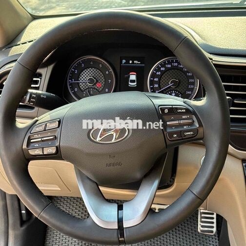 Hyundai Elantra 5 chỗ tự động trắng