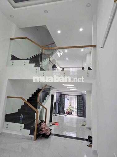 NHÀ LỬNG 2 LẦU MỚI TINH GẦN NGÃ 4 GA GIÁ 10 TRIỆU