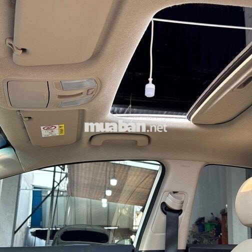 Hyundai Elantra 5 chỗ tự động trắng