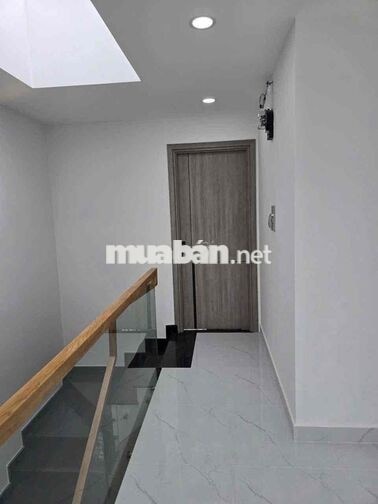 NHÀ LỬNG 2 LẦU MỚI TINH GẦN NGÃ 4 GA GIÁ 10 TRIỆU