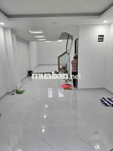 NHÀ LỬNG 2 LẦU MỚI TINH GẦN NGÃ 4 GA GIÁ 10 TRIỆU