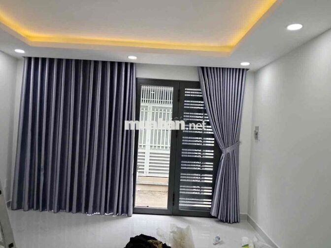 NHÀ LỬNG 2 LẦU MỚI TINH GẦN NGÃ 4 GA GIÁ 10 TRIỆU
