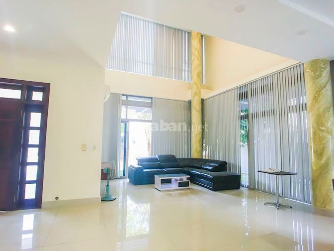 Bán biệt thự Riviera Cove 498m2, sân vườn rộng, 3 tầng, nội thất