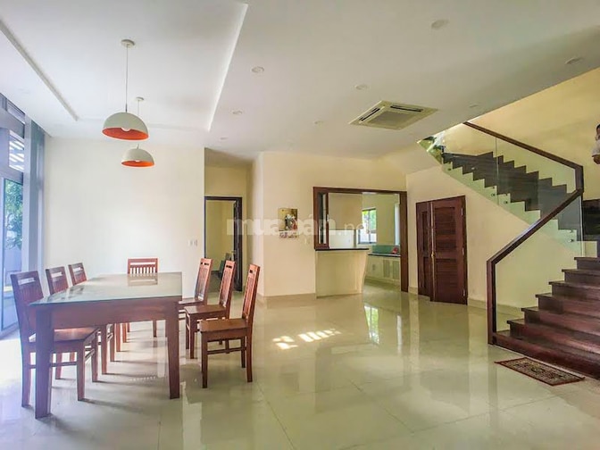 Bán biệt thự Riviera Cove 498m2, sân vườn rộng, 3 tầng, nội thất